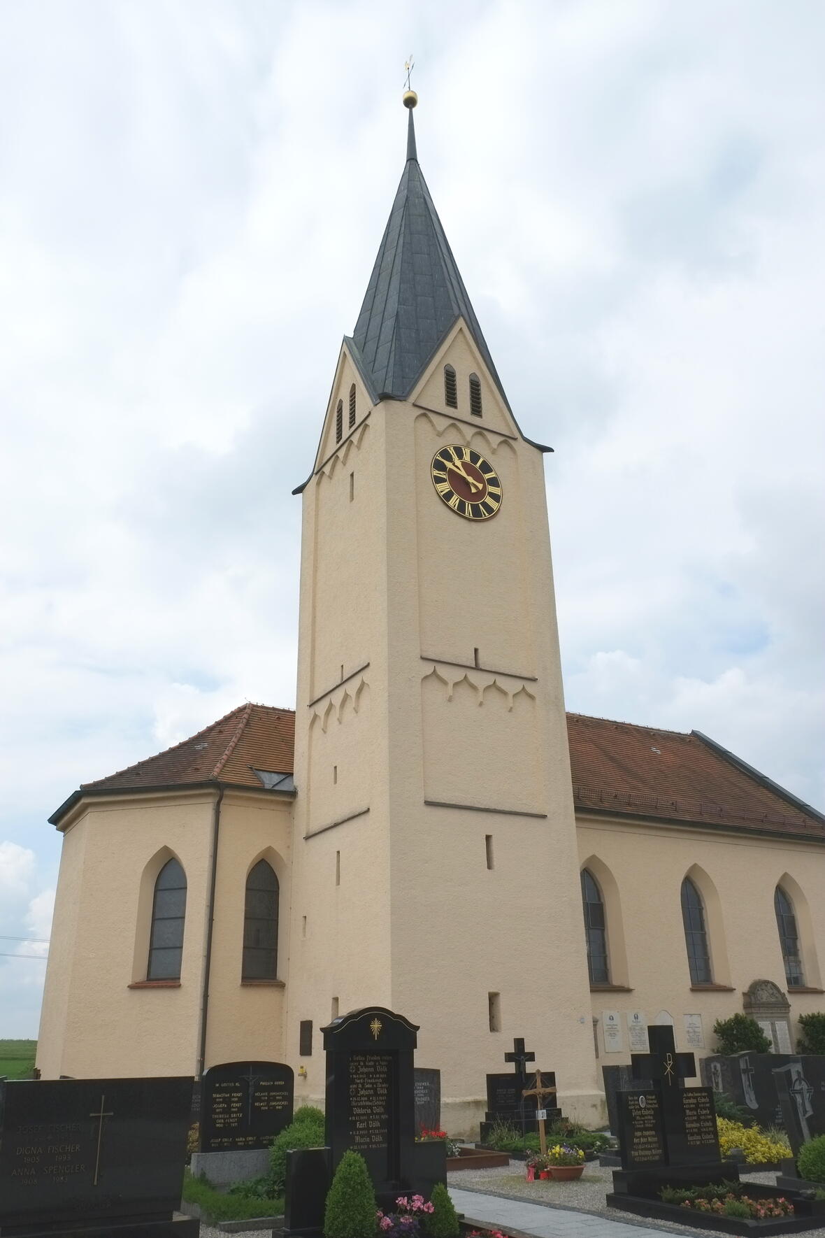 Katholische Pfarrkirche St. Felizitas in Anried, einem Ortsteil von Dinkelscherben im Landkreis Augsburg (Bayern)
