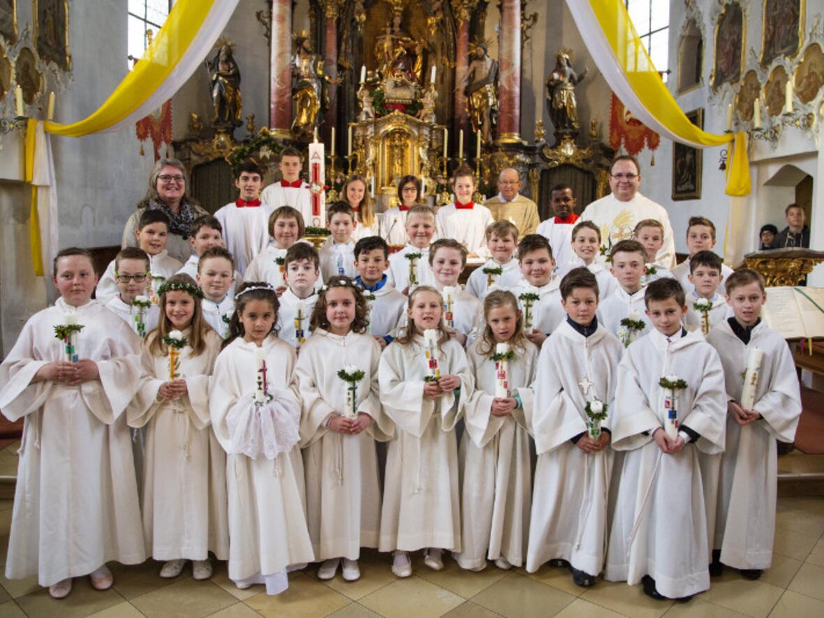 brot-des-lebens-26-kinder-feiern-erstkommunion1684466