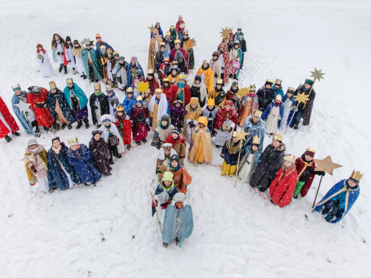 sternsinger-unterwegs-im-schneetreiben3154503