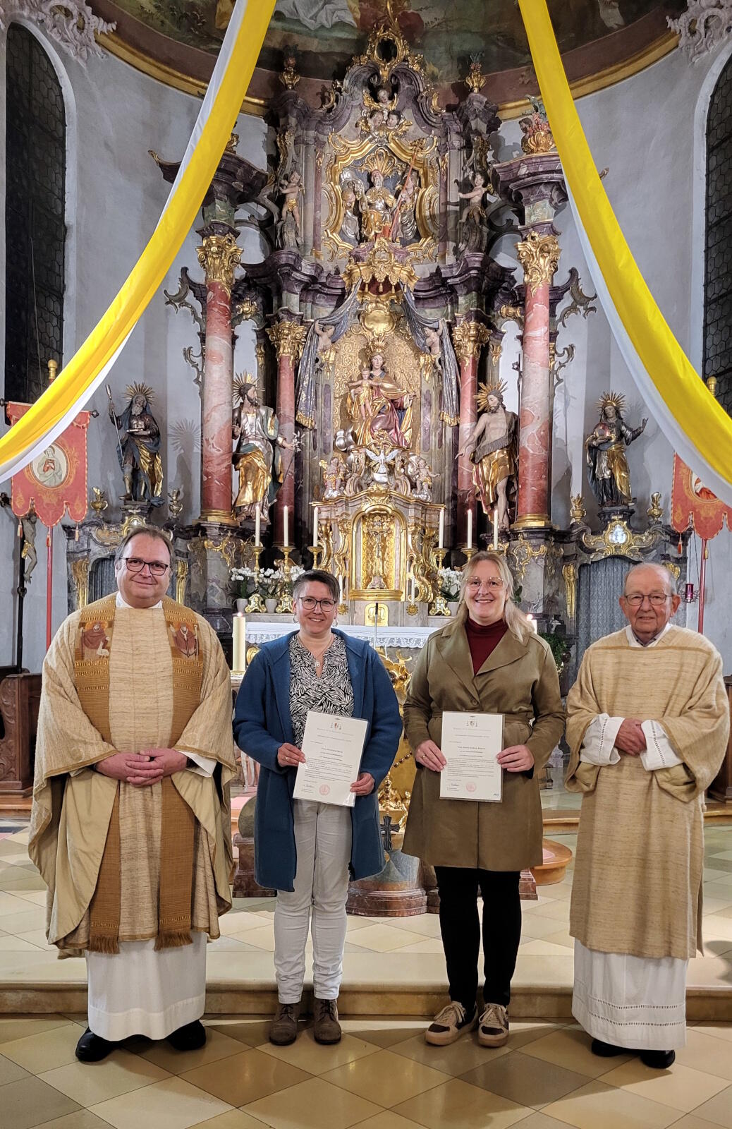 zwei-neue-kommunionhelferinnen-ernannt4911949