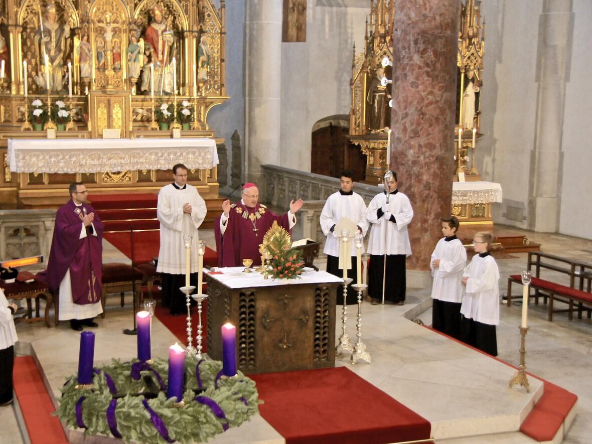 85-jahrestag-der-heiligsprechung-alberts-des-grossen-von-lauingen-feierliches-pontifikalamt-im-lauinger-martinsmuenster1807706