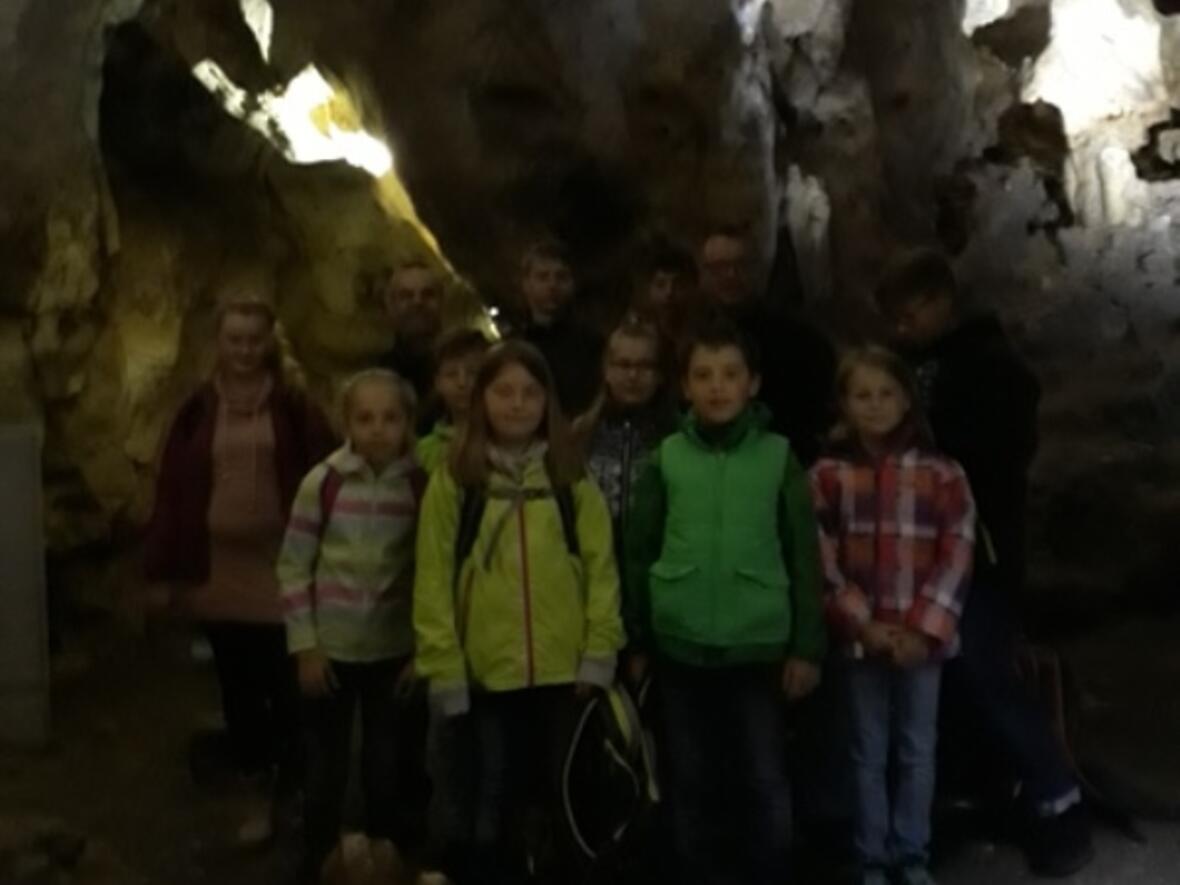 ministranten-erlebten-hoehle-und-teddybaer3553918