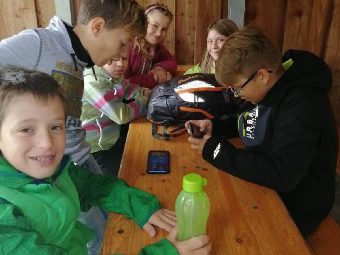 ministranten-erlebten-hoehle-und-teddybaer3553944