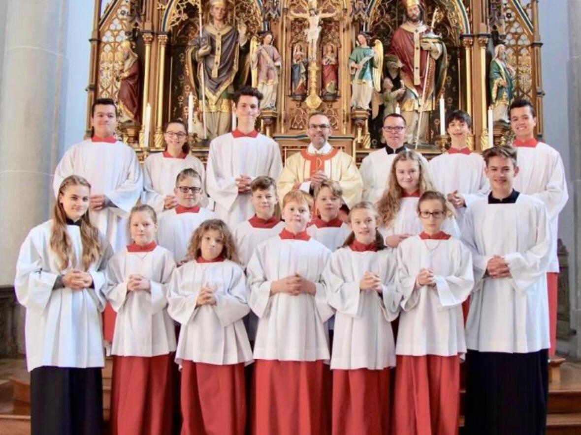 ministranten-freuen-sich-ueber-zuwachs3572570