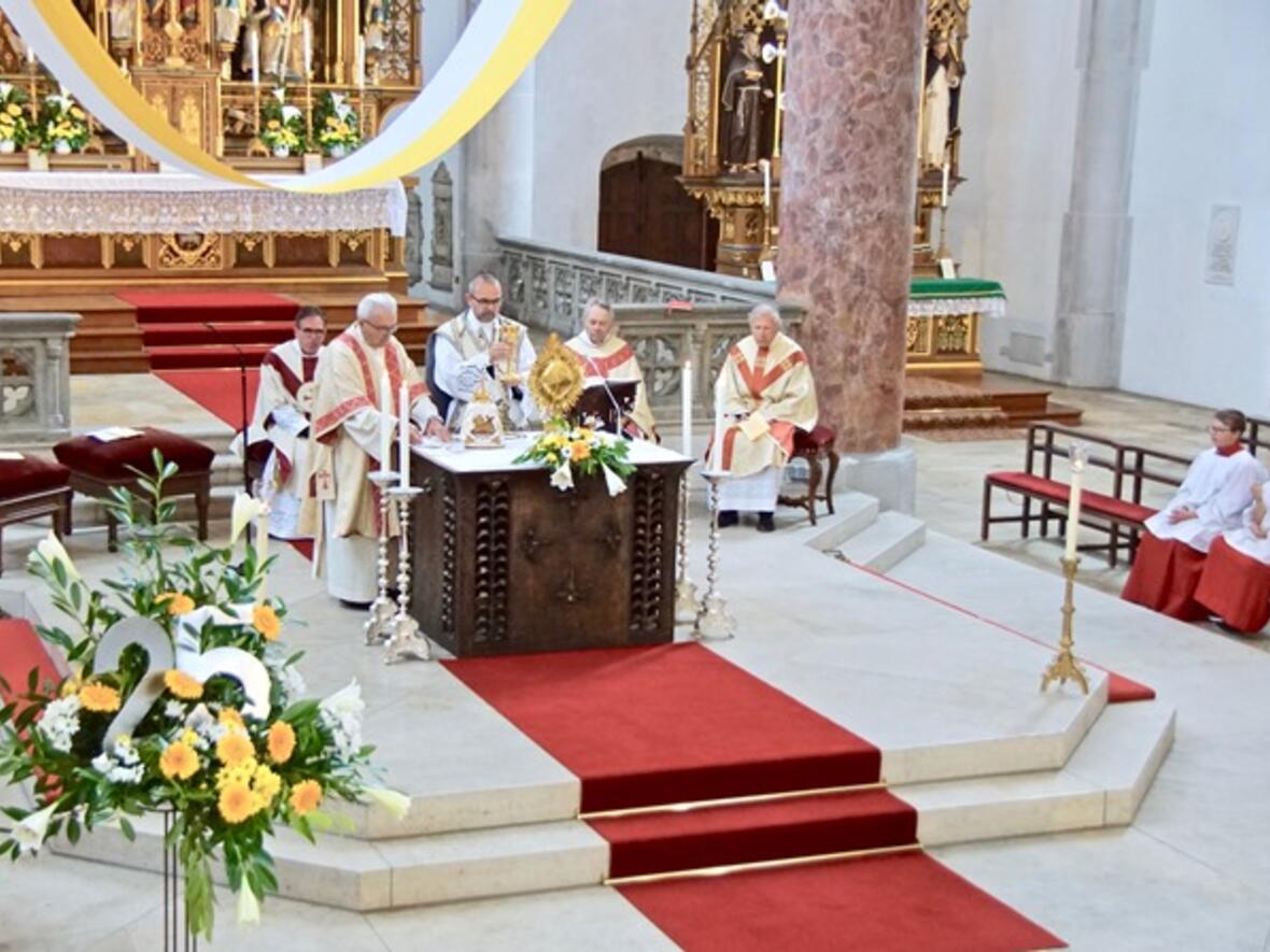 stadtpfarrer-de-blasi-feiert-25-jaehriges-priesterjubilaeum3801229