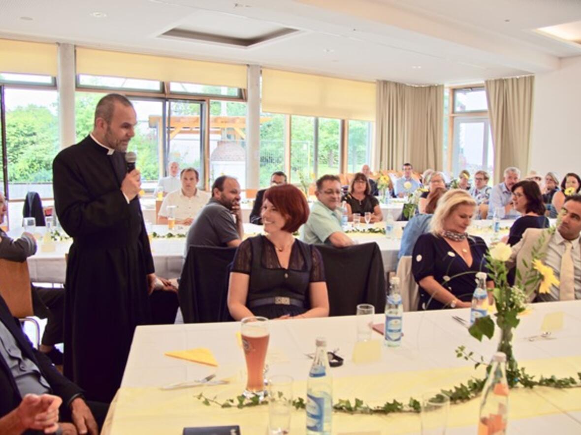 stadtpfarrer-de-blasi-feiert-25-jaehriges-priesterjubilaeum3801261