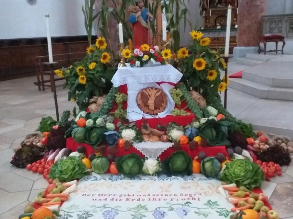 der-herr-gibt-seinen-segen-und-die-erde-ihre-frucht-erntedank-20203914120