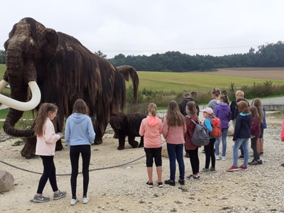 ministranten-auf-zeitreise-in-die-steinzeit4152094