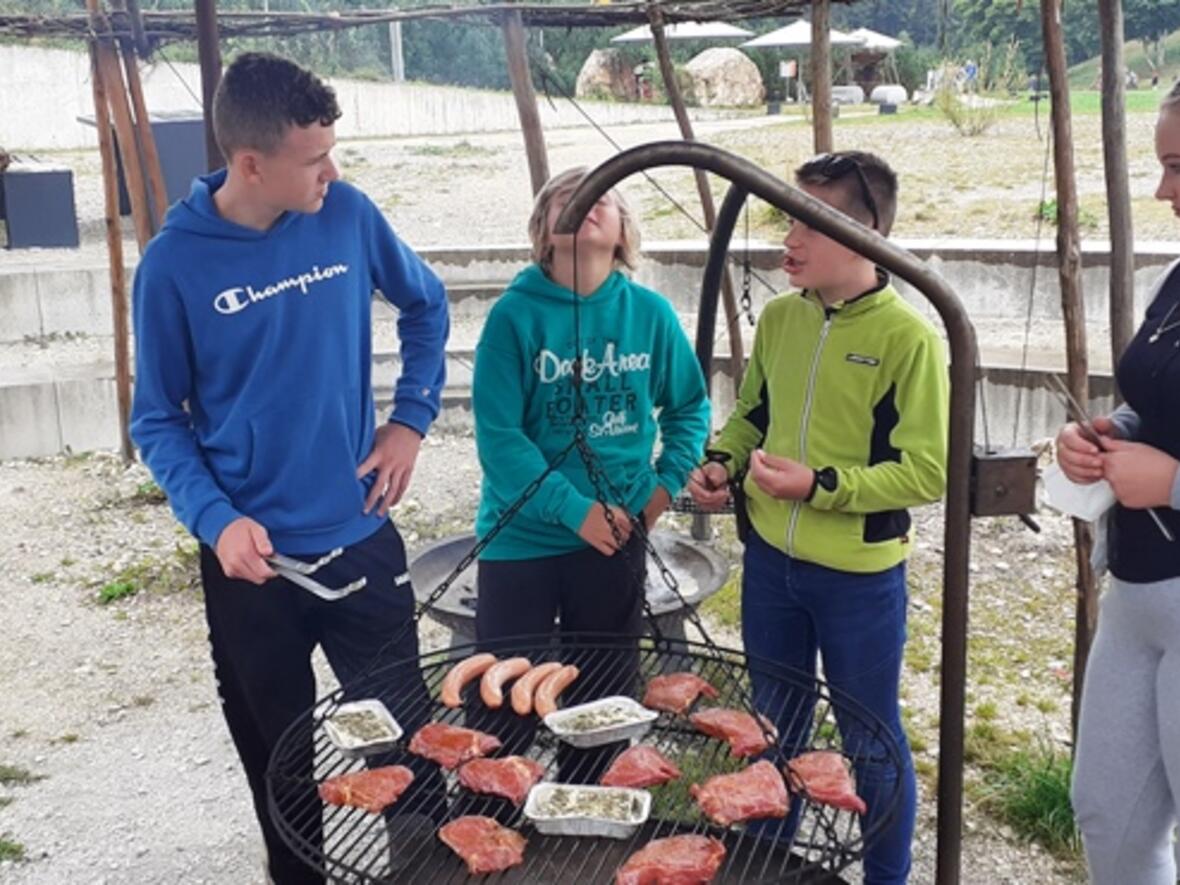 ministranten-auf-zeitreise-in-die-steinzeit4152126