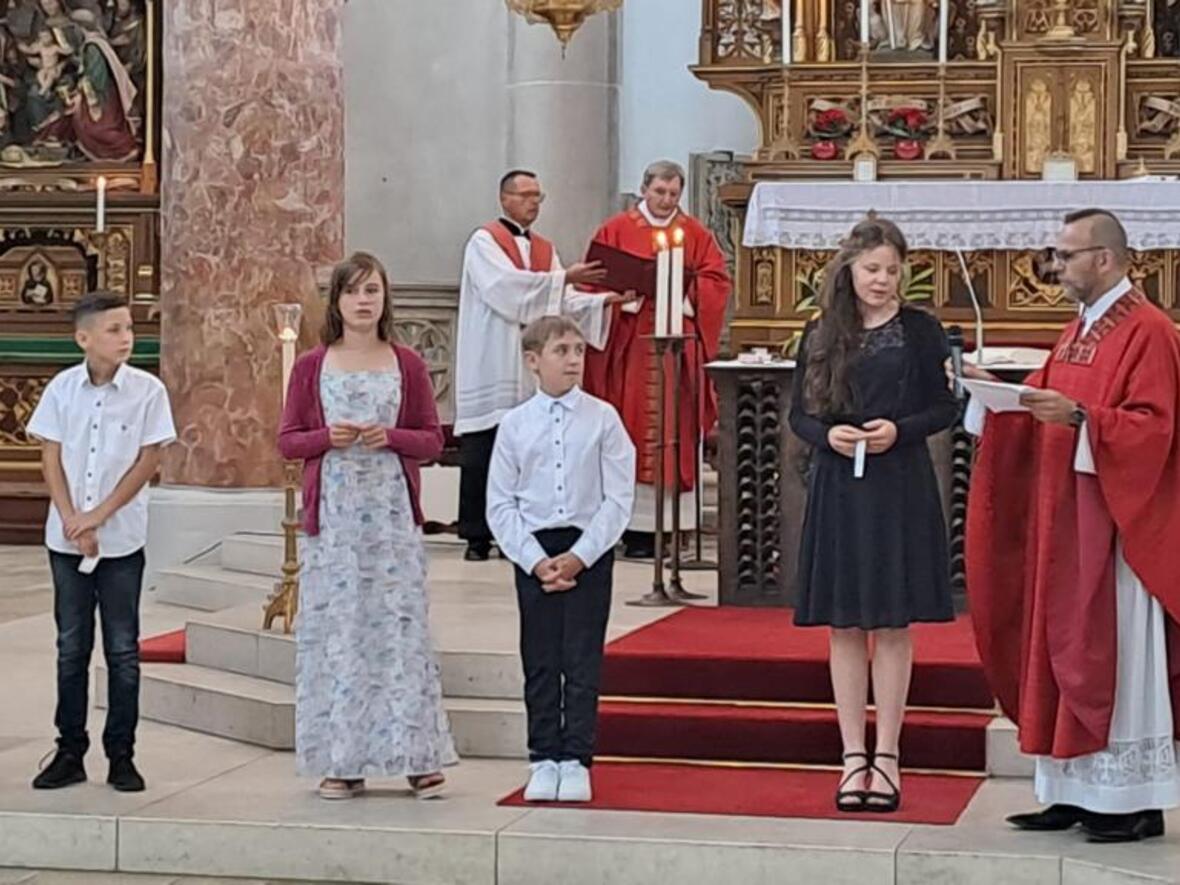 61-jugendliche-empfingen-das-sakrament-der-firmung4525336