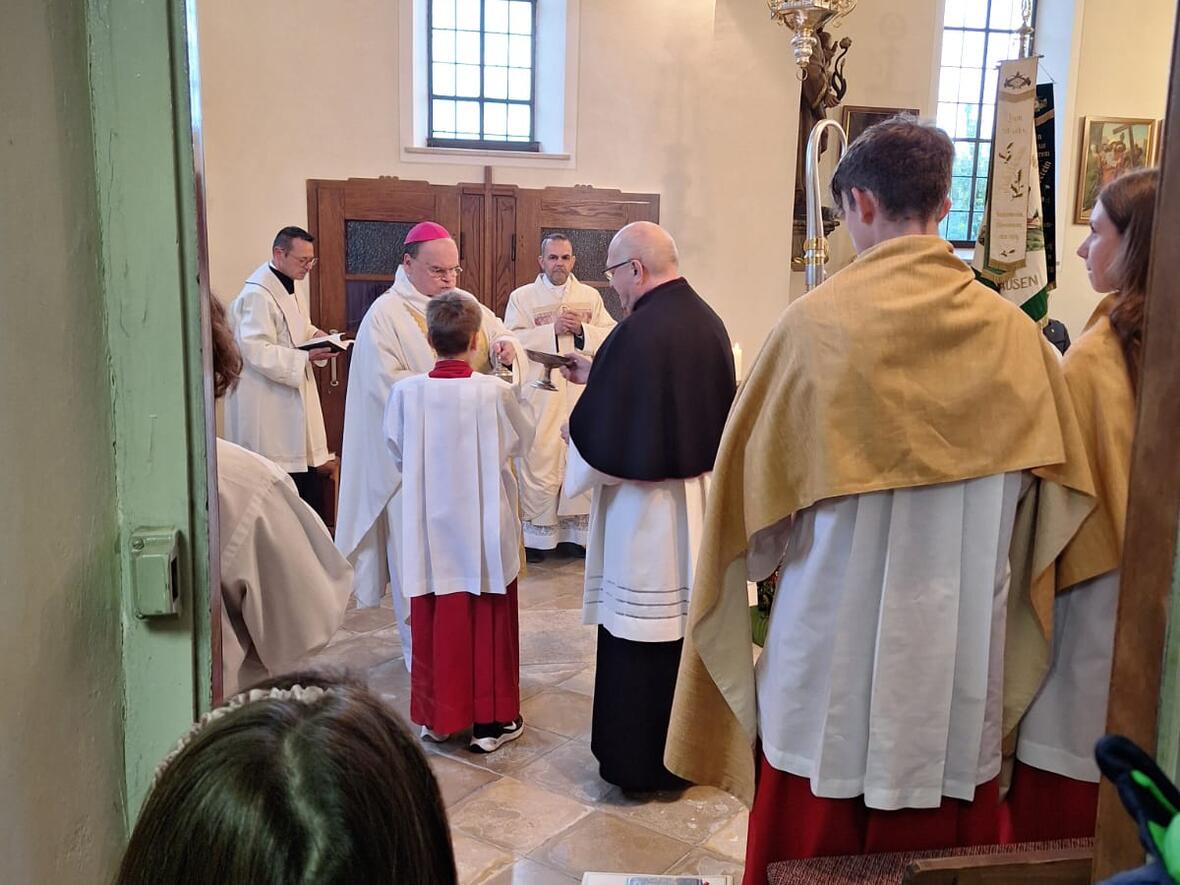 der-kupferglanz-der-erneuerten-turmzwiebel-fiel-bischof-bertram-schon-von-weitem-ins-auge4739133