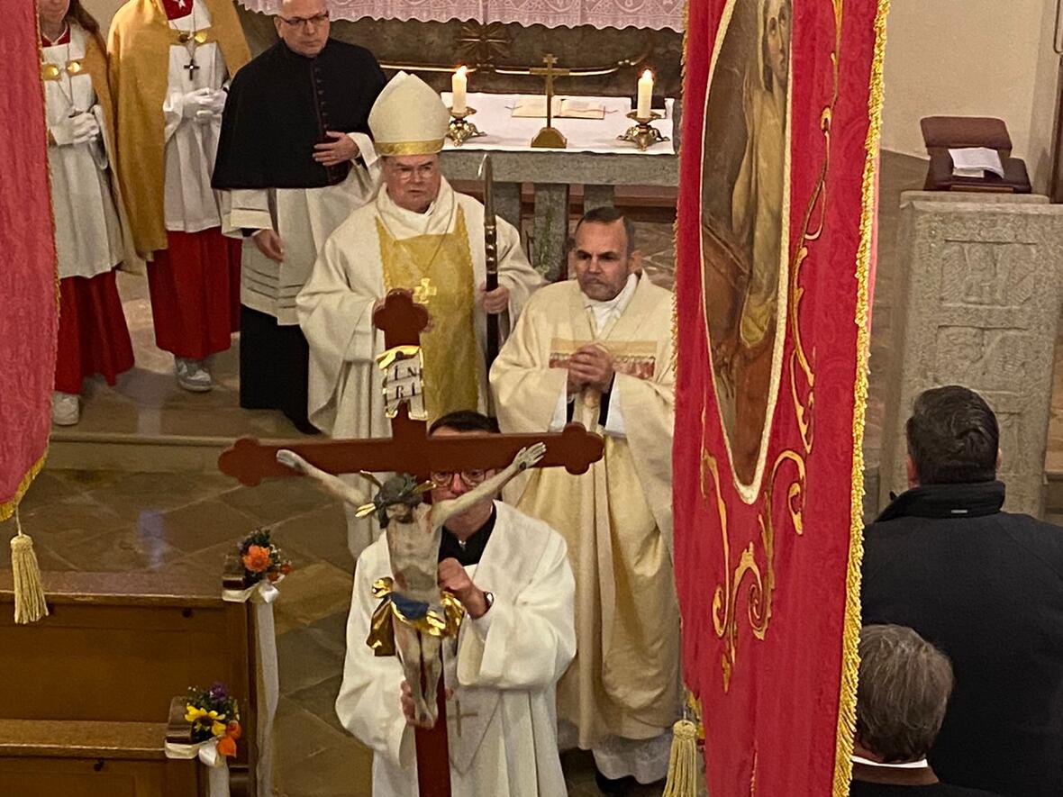 der-kupferglanz-der-erneuerten-turmzwiebel-fiel-bischof-bertram-schon-von-weitem-ins-auge4739136