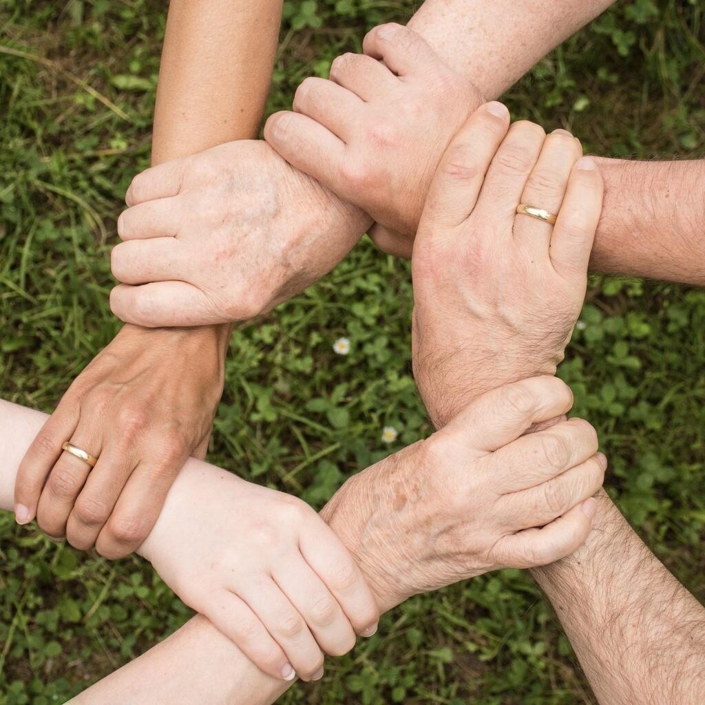 haende-im-kreis3761470