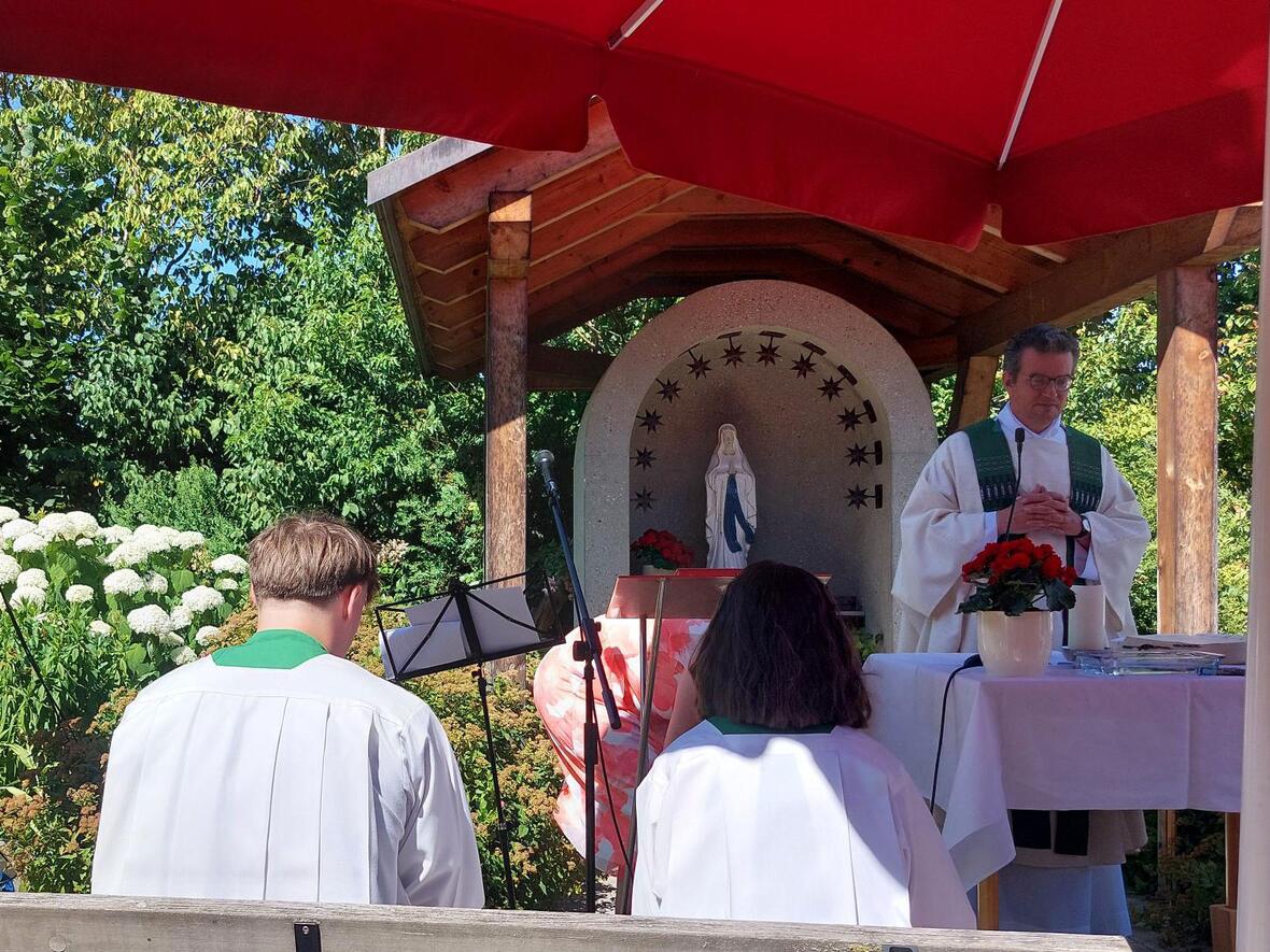 generationen-gottesdienst-im-garten-des-seniorenzentrums-st-georg4878184
