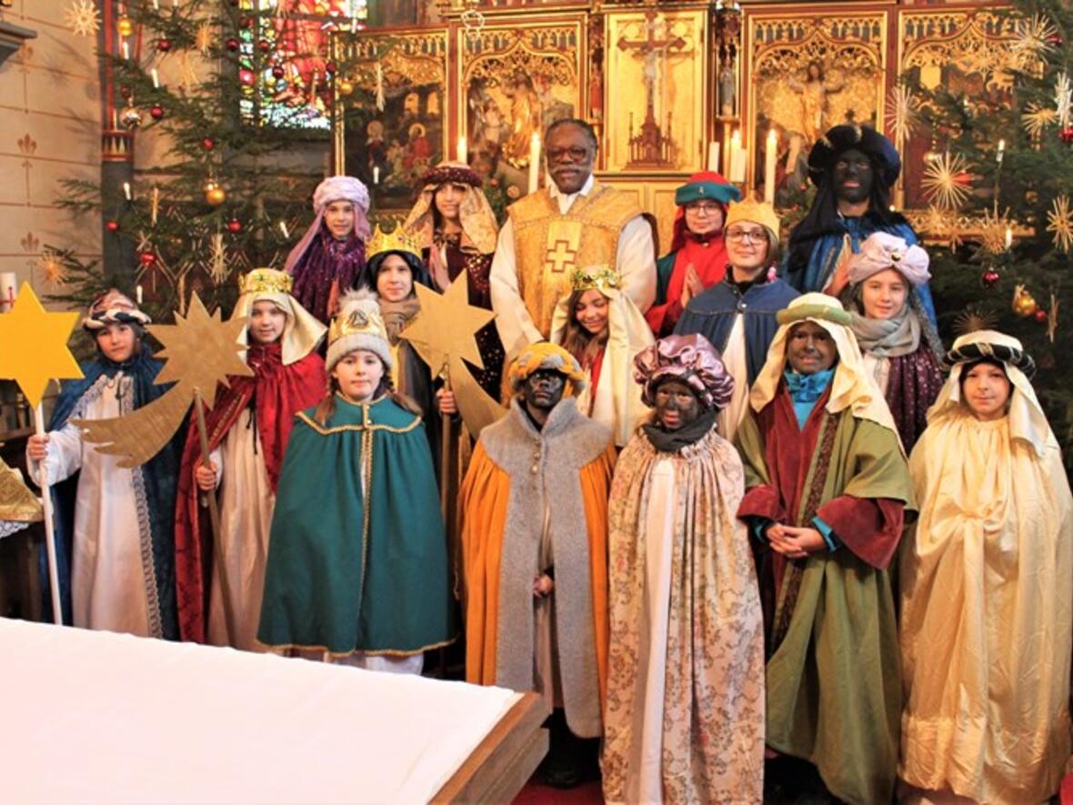 Sternsinger der Pfarrei Mittelstetten mit Sternsinger aus Vogach