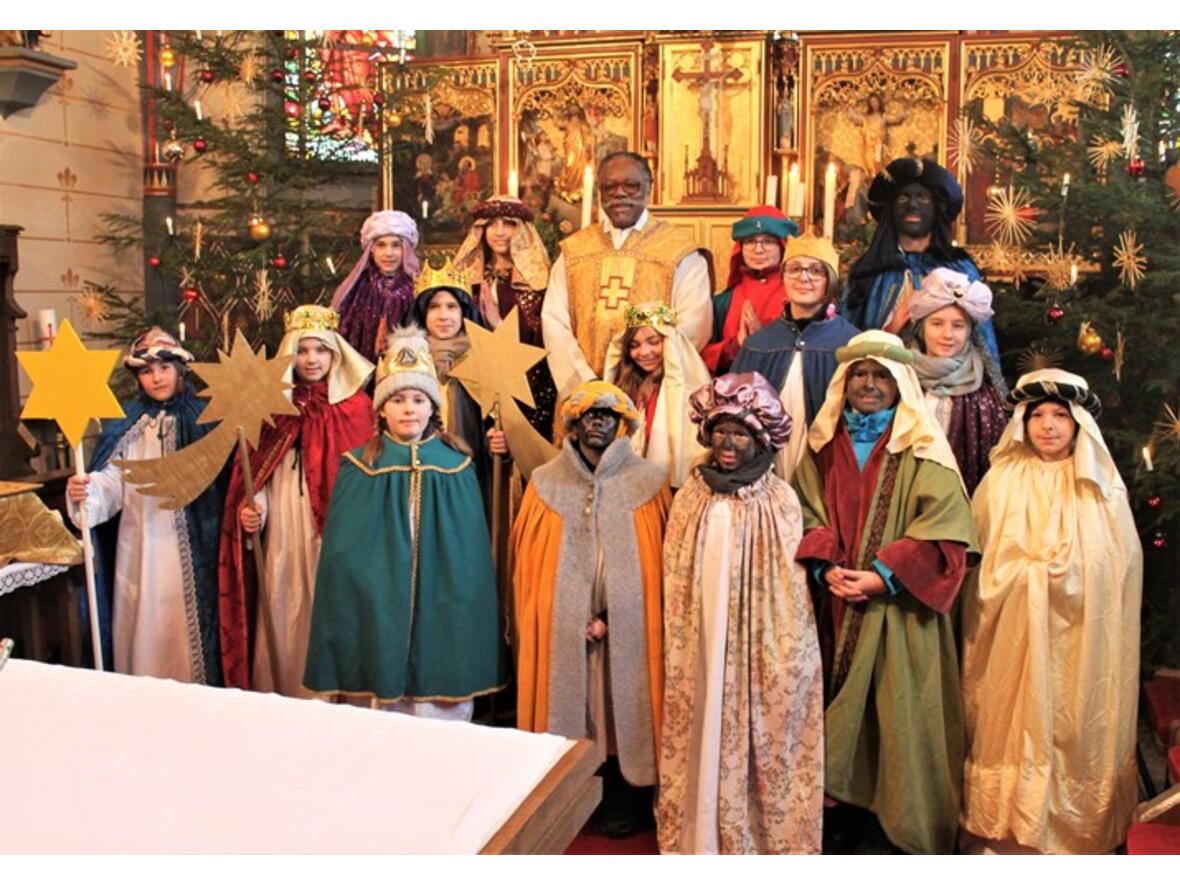 Sternsinger der Pfarrei Mittelstetten mit Sternsinger aus Vogach