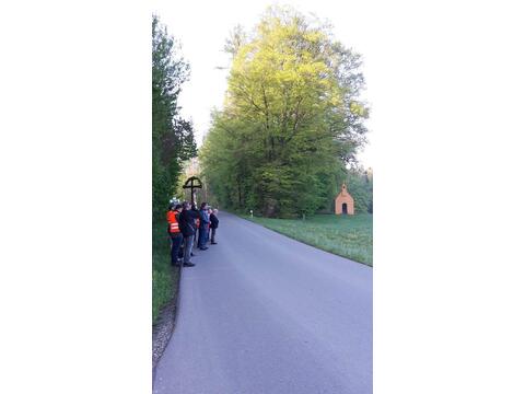 Kurzes Gebet bei der Kapelle "Maria, Heil der Kranken" in Eismannsberg