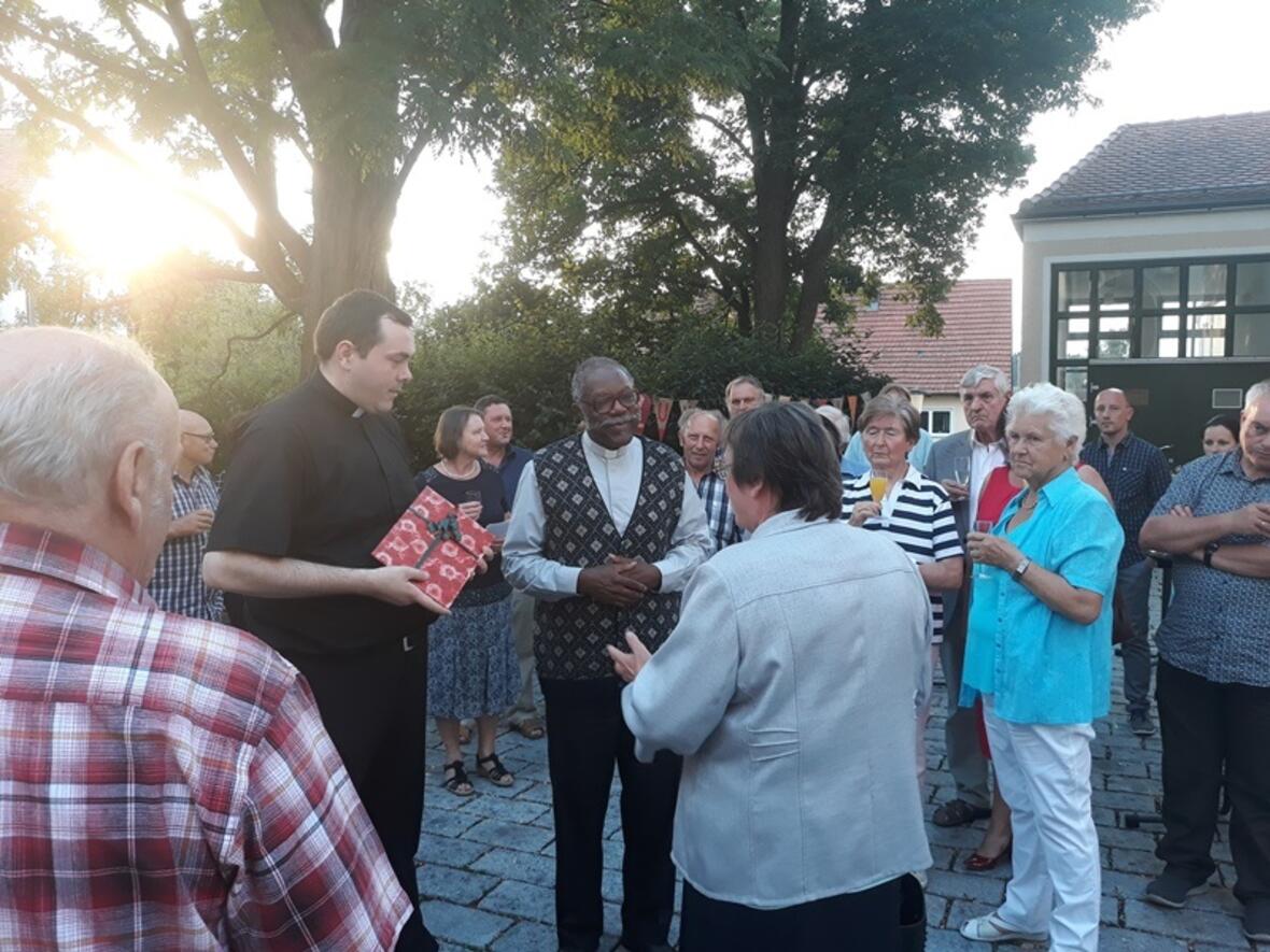 familiengottesdienst-und-verabschiedung-von-pfr-dr-felix-onwukike-in-st-walburga-ried3521971