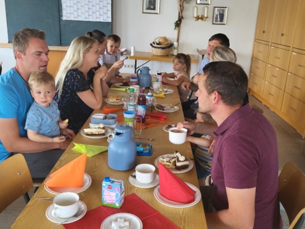 treffen-der-neugetauften-der-gesamten-pfarreiengemeinschaft-in-st-martin-baindlkirch4510562