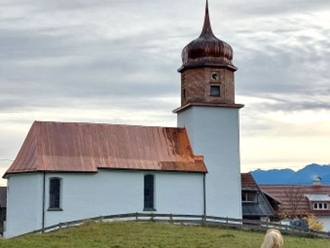kirchenfuehrung-in-agathazell4264464