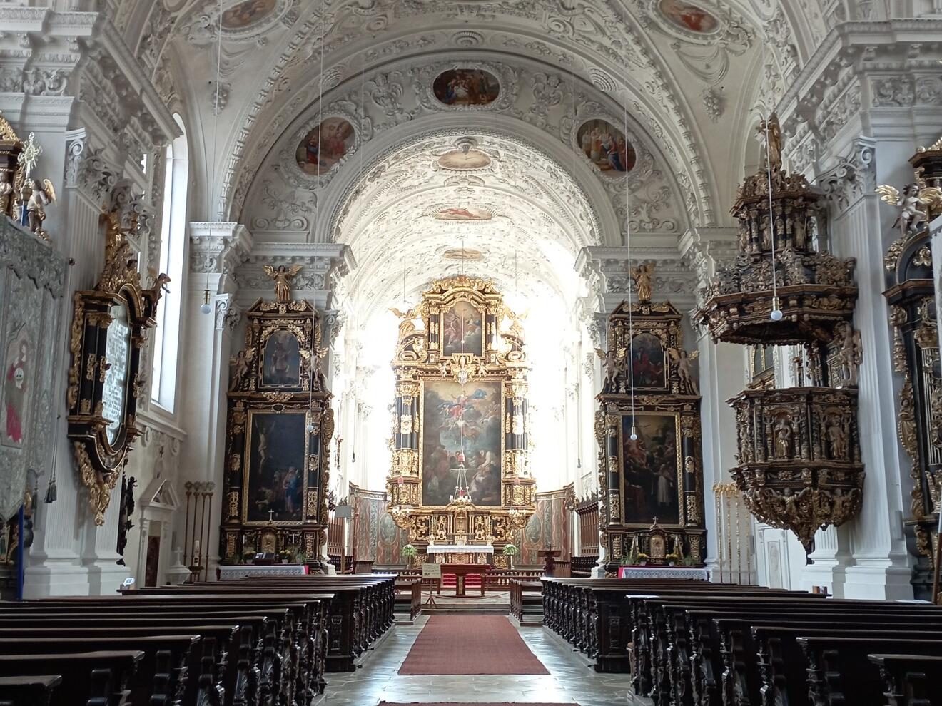 Das Innere der Pfarrkirche Wettenhausen - Johannes Reiber