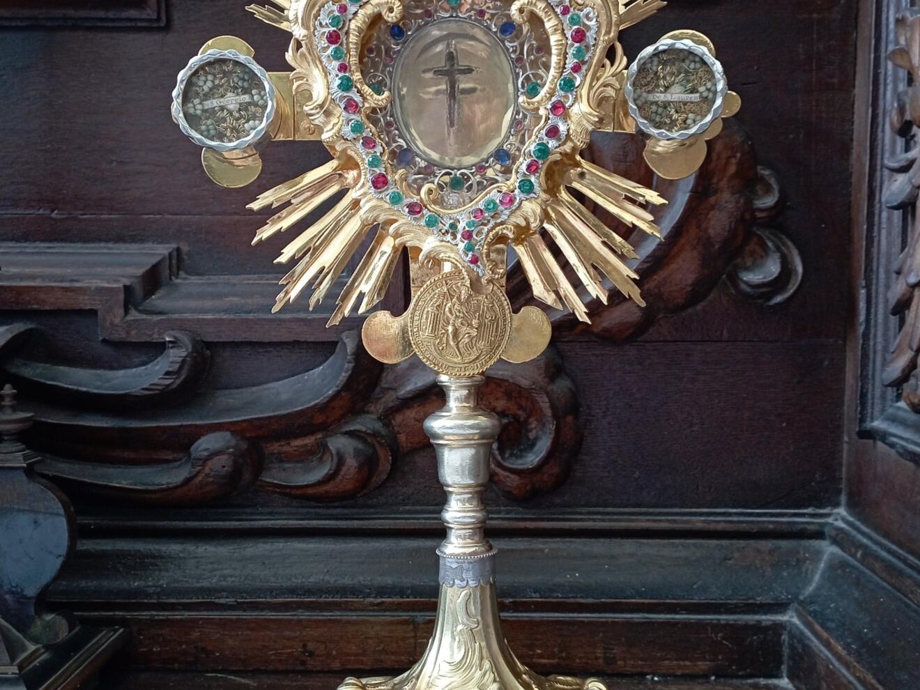 Großer Kreuzpartikel - Dauerleihgabe der Pfarrkirchenstiftung im Klostermuseum