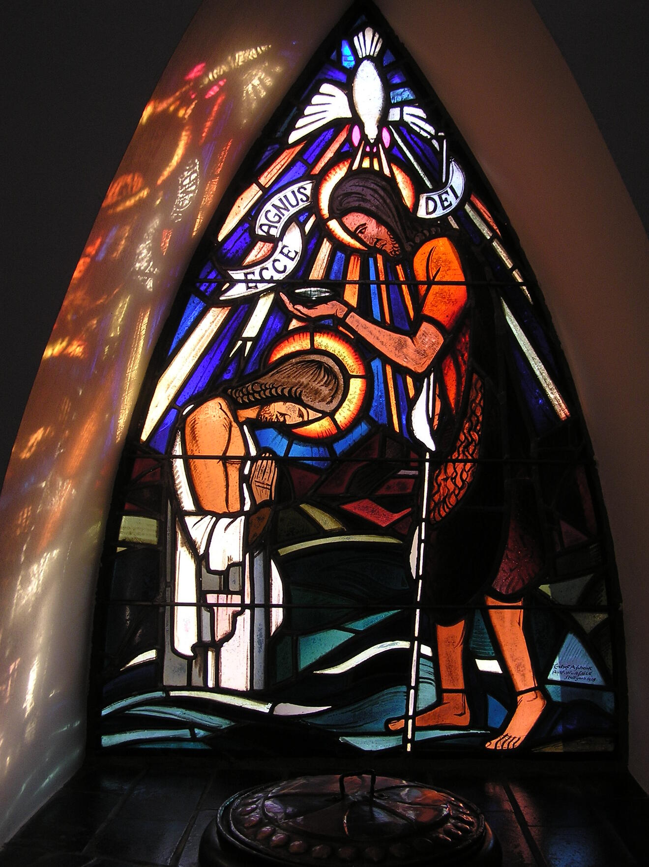 Fenster in St. Nikolaus Landshausen: Taufe Christi durch Johannes