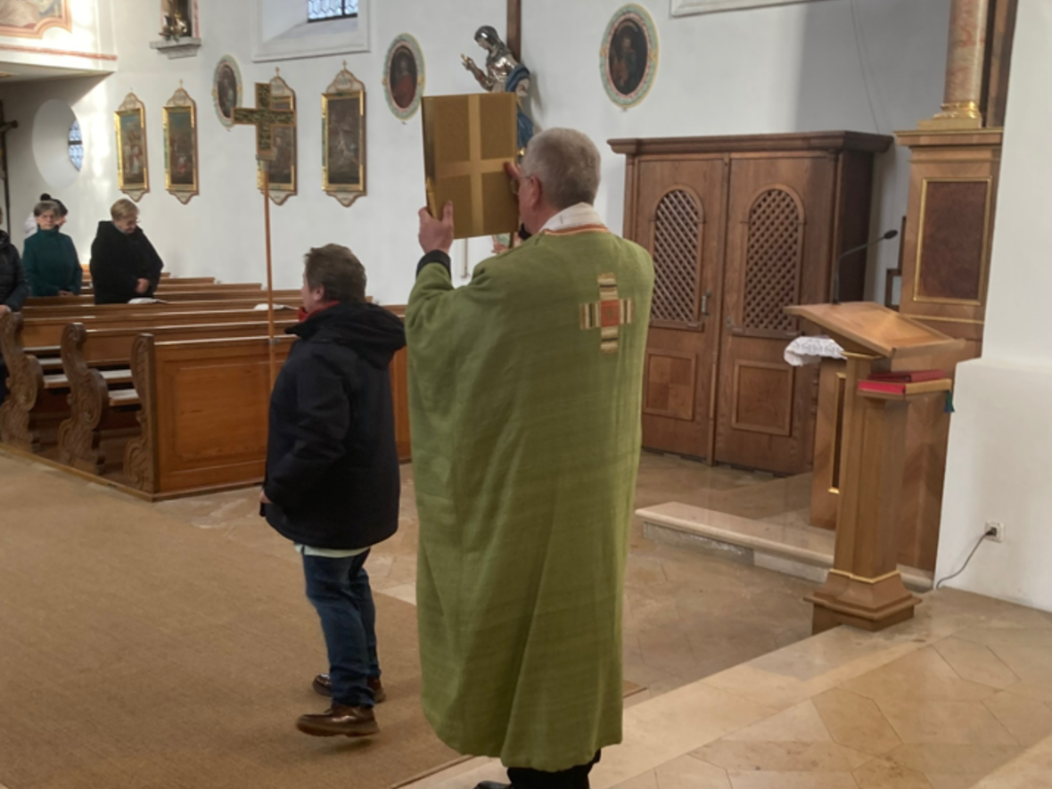 <p>Einführung des neuen Lektionars 2023 in Anhausen 4</p>
