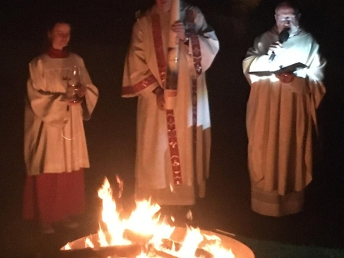 <p>2 Ostern Osterfeuer</p>
